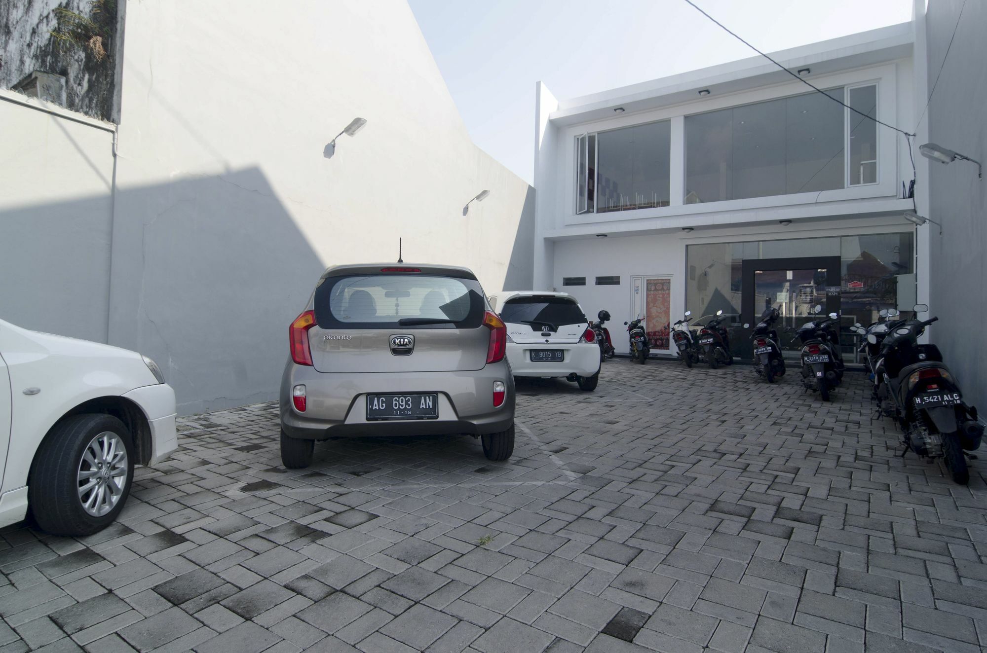 ホテル Reddoorz Near Lawang Sewu スマラン エクステリア 写真