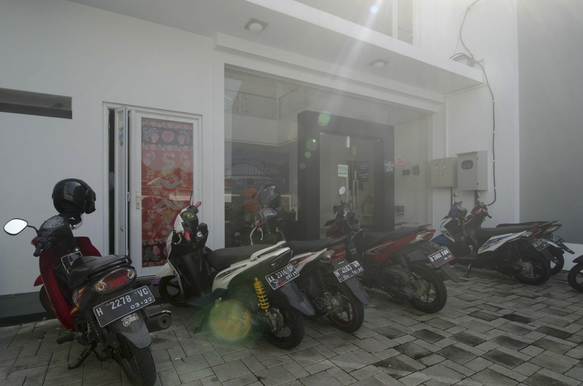ホテル Reddoorz Near Lawang Sewu スマラン エクステリア 写真
